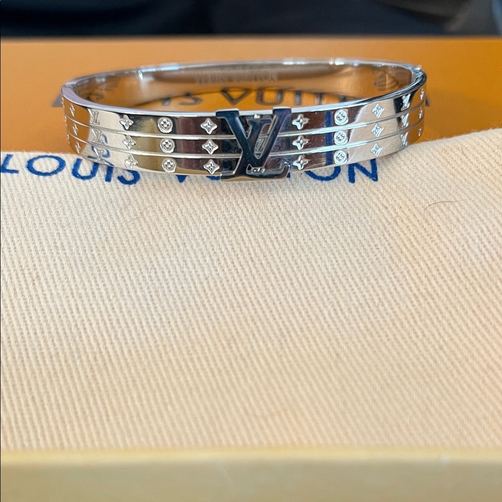 Metallic Silver Hinged Bangle Bracelet - image 3